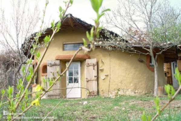 O casă de lut din România, una din cele mai frumoase din lume